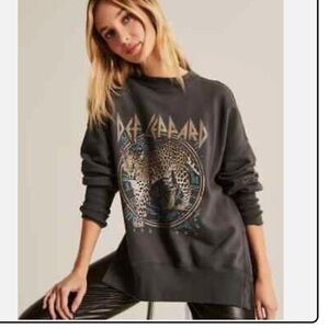 Abercrombie & Fitch Def Leppard Sweatshirt